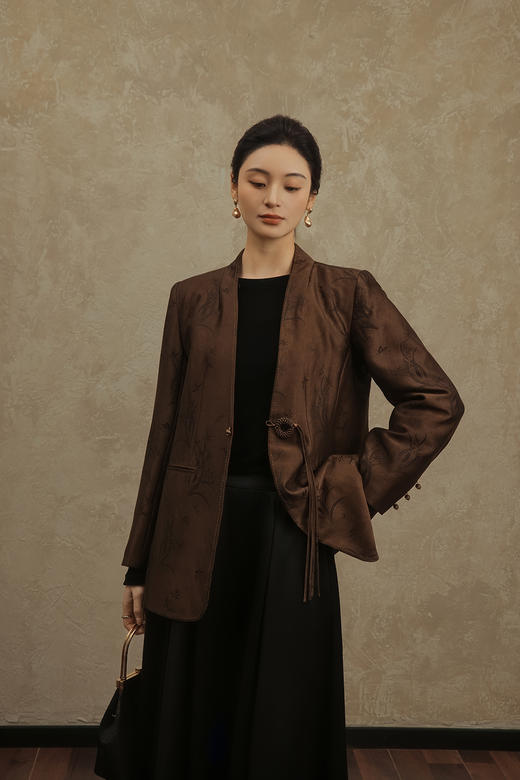 盛唐婧 | 轻奢极简提花重缎香云纱修身西装外套 商品图0