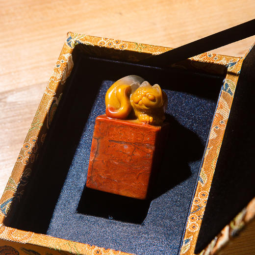 寿山石高山老料雕“猫”方章 商品图3