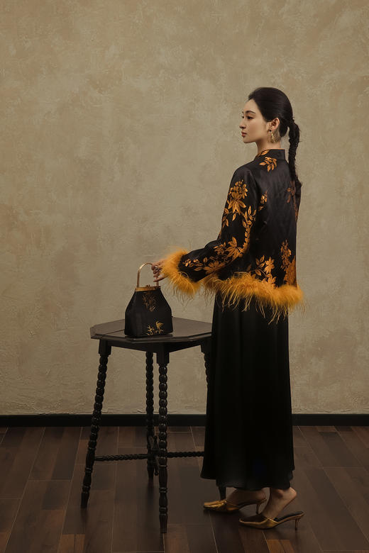 盛唐婧 | 鸾凤和鸣新中式软缎提花驼鸟毛外套 商品图3