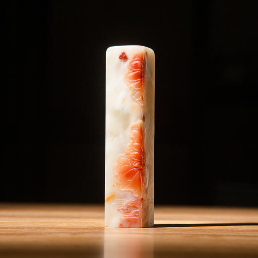 寿山石芙蓉老料雕“荷花”方章 商品图0