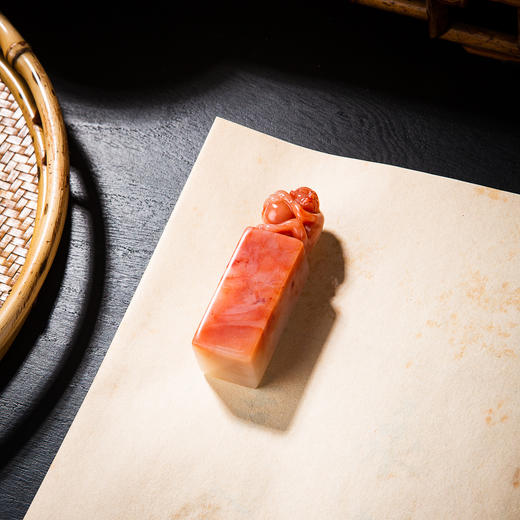 寿山石芙蓉老料雕“灵猴献寿”方章 商品图9