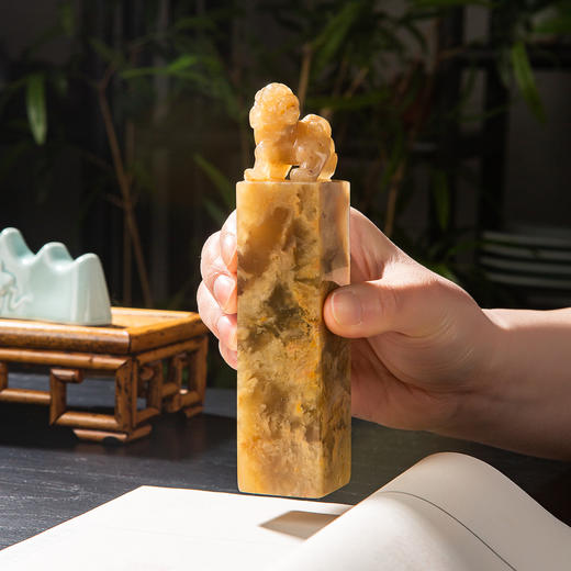 巴林石云水冻老料雕“古兽”方章 商品图0