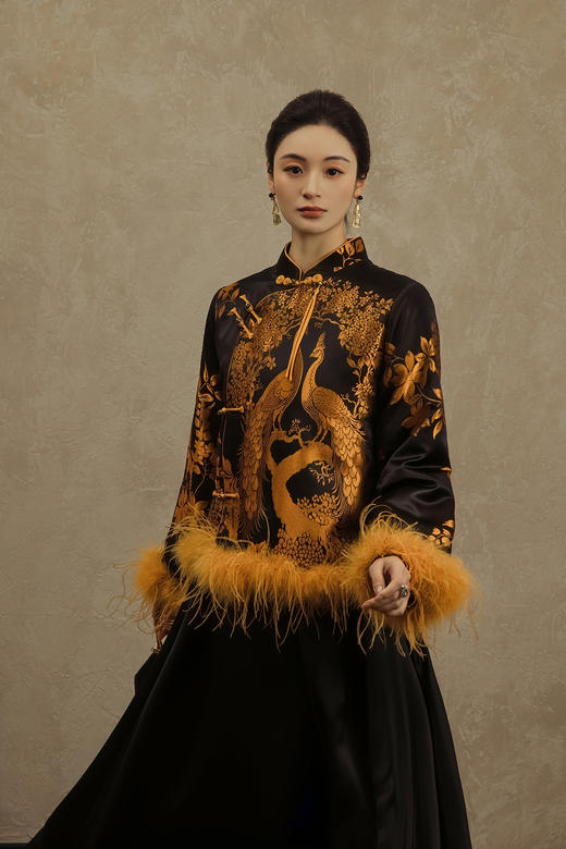 盛唐婧 | 鸾凤和鸣新中式软缎提花驼鸟毛外套 商品图0