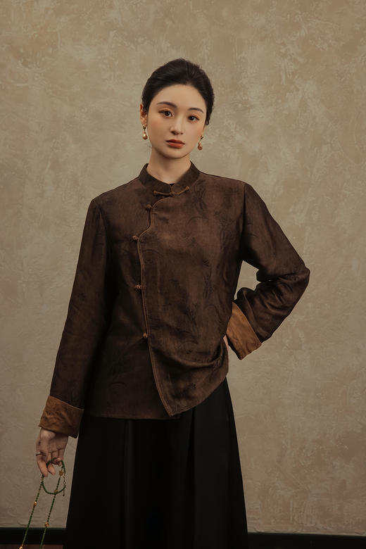 盛唐婧 | 轻奢极简提花重缎香云纱偏襟上衣衬衫 商品图0