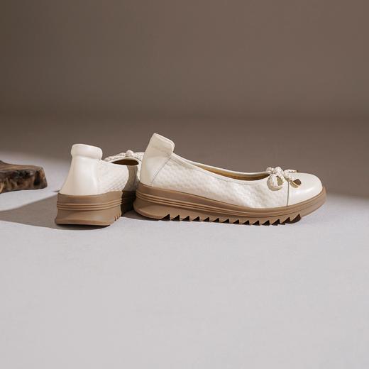 【牛皮革】西村名物2026年春季新款舒适平底软底软面蝴蝶结饰扣浅口单鞋妈妈鞋T26AE18151 商品图5