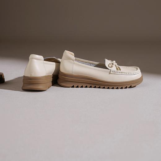 【牛皮革】西村名物2026年春季新款舒适平底防滑蝴蝶结饰扣简约大方浅口单鞋T26AE18161 商品图5