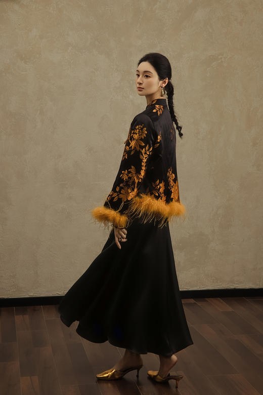 盛唐婧 | 鸾凤和鸣新中式软缎提花驼鸟毛外套 商品图4