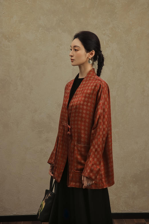 盛唐婧 | 红格子纹真丝重缎香云纱设计款外套 商品图2