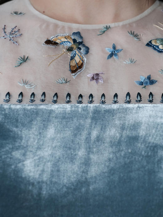 盛唐牡丹盛奢系列| 蝴蝶翩翩手绣丝绒连衣裙 商品图5