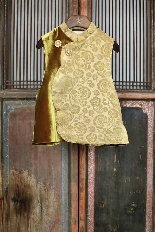 盛唐牡丹| 繁花纹真丝漳缎花瓣领马甲 商品图0