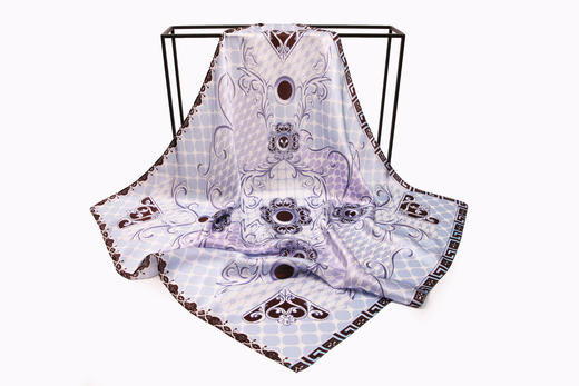 【多样屋专柜】兰之魅  BLUE CHARM艺术金方巾 100%优质桑蚕丝70*70cm 商品图1