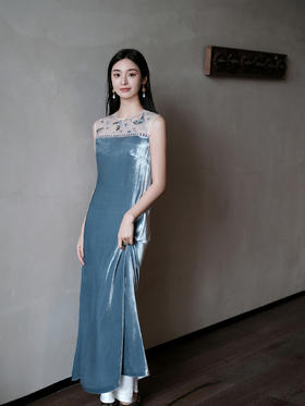 盛唐牡丹盛奢系列| 蝴蝶翩翩手绣丝绒连衣裙