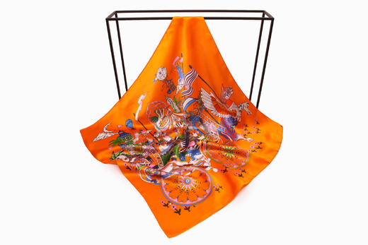 【多样屋专柜】兰之魅  BLUE CHARM艺术金小方巾 100%优质桑蚕丝53*53cm 商品图4