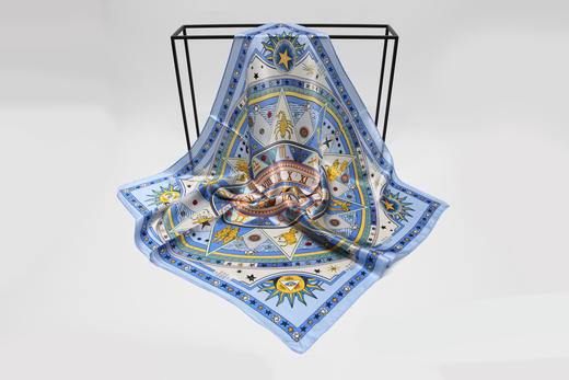 【多样屋专柜】兰之魅  BLUE CHARM艺术金方巾 100%优质桑蚕丝70*70cm 商品图10