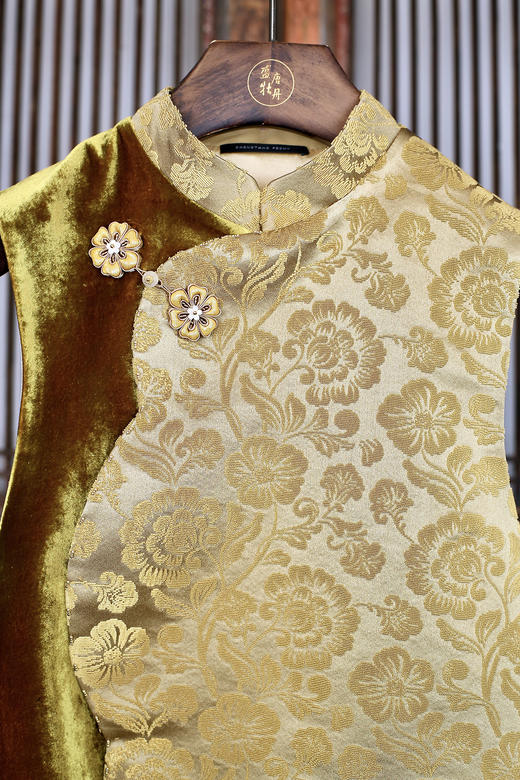 盛唐牡丹| 繁花纹真丝漳缎花瓣领马甲 商品图1