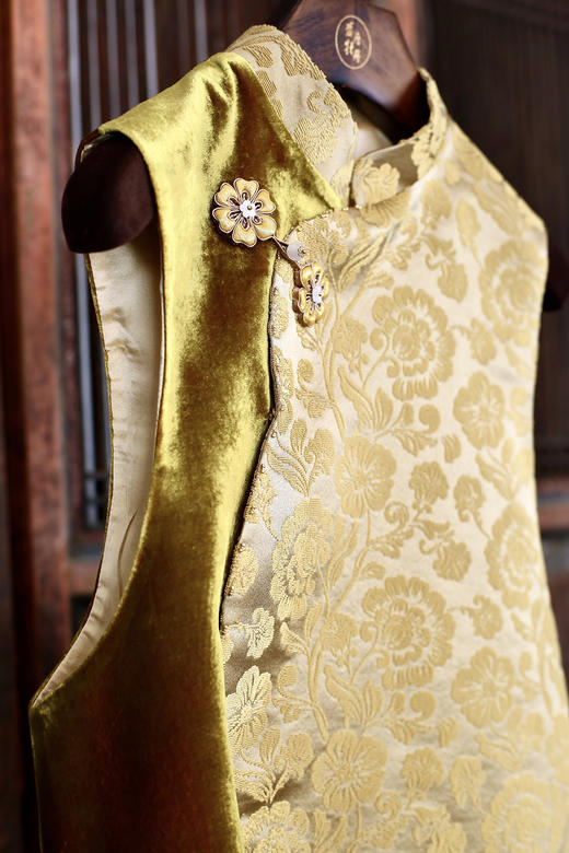 盛唐牡丹| 繁花纹真丝漳缎花瓣领马甲 商品图2