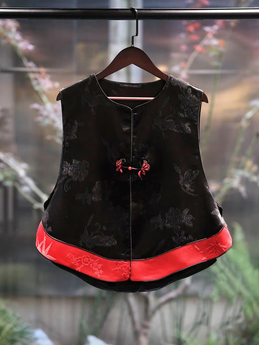 盛唐牡丹| 冠乐绉拼漳缎一粒扣马甲(红色漳绒) 商品图0