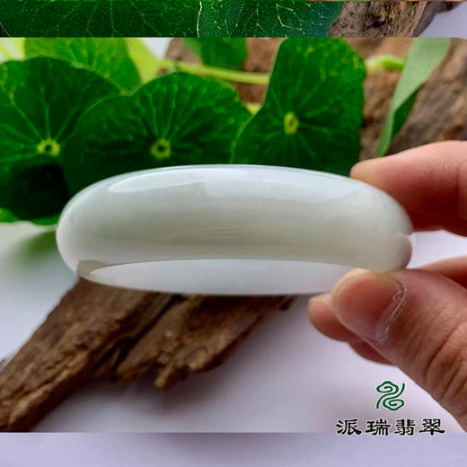 派瑞翡翠 翡翠手镯 糯种 浅绿色 商品图2