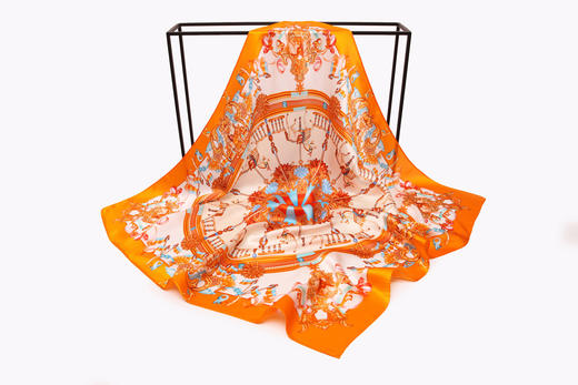 【多样屋专柜】兰之魅  BLUE CHARM艺术金方巾 100%优质桑蚕丝70*70cm 商品图3