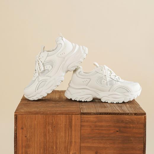 【舒适透气】西村名物2026年春季新款厚底增高舒适透气百搭小白鞋老爹鞋T26AM18141 商品图3