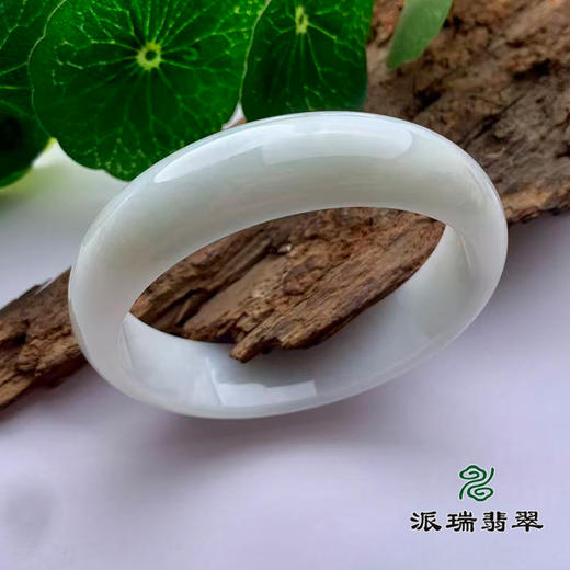 派瑞翡翠 翡翠手镯 糯种 浅绿色 商品图0