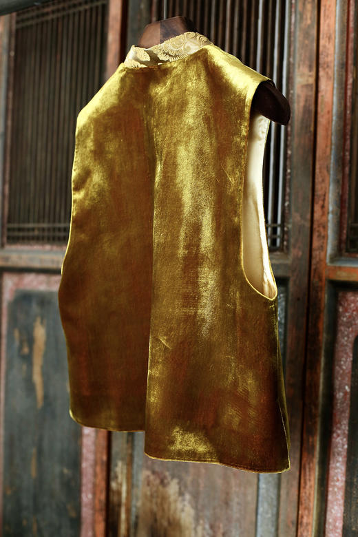 盛唐牡丹| 繁花纹真丝漳缎花瓣领马甲 商品图3