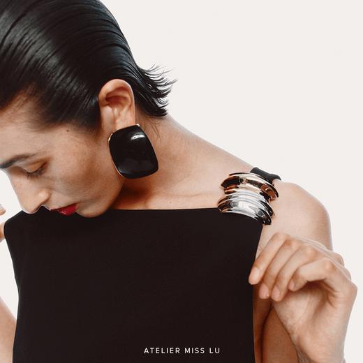 【夜色贝语】贝壳样式金属装饰露背修身连衣裙 商品图2