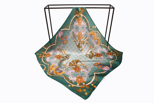【多样屋专柜】兰之魅  BLUE CHARM艺术金小方巾 100%优质桑蚕丝53*53cm 商品图1