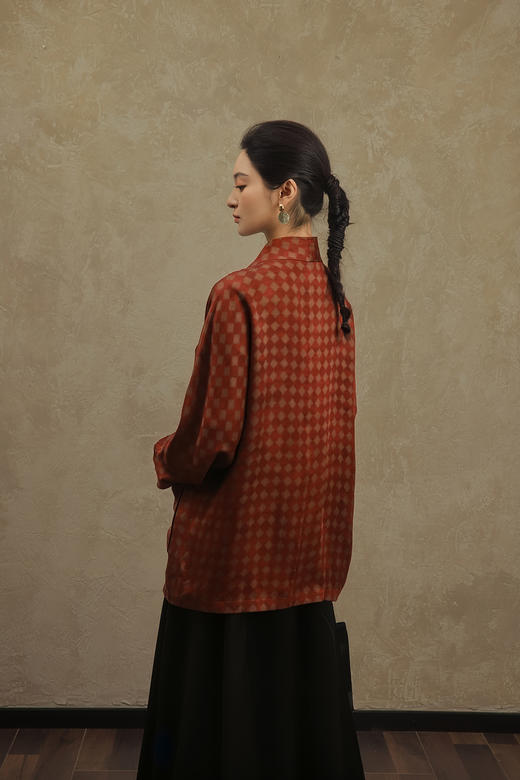 盛唐婧 | 红格子纹真丝重缎香云纱设计款外套 商品图3