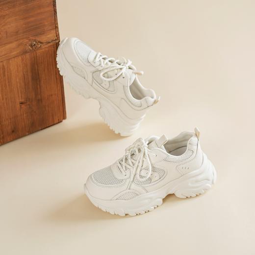 【舒适透气】西村名物2026年春季新款厚底增高舒适透气百搭小白鞋老爹鞋T26AM18141 商品图1