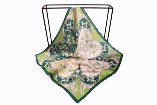 【多样屋专柜】兰之魅  BLUE CHARM艺术金小方巾 100%优质桑蚕丝53*53cm 商品图0