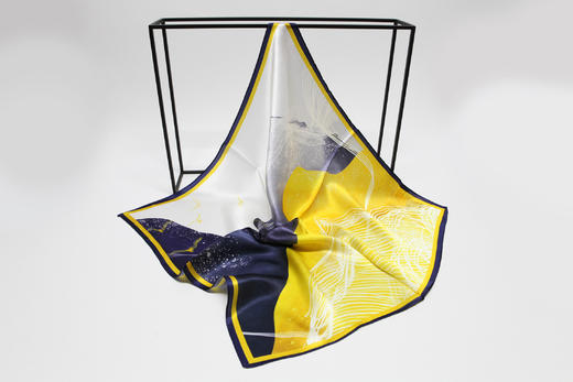 【多样屋专柜】兰之魅  BLUE CHARM艺术金小方巾 100%优质桑蚕丝53*53cm 商品图13