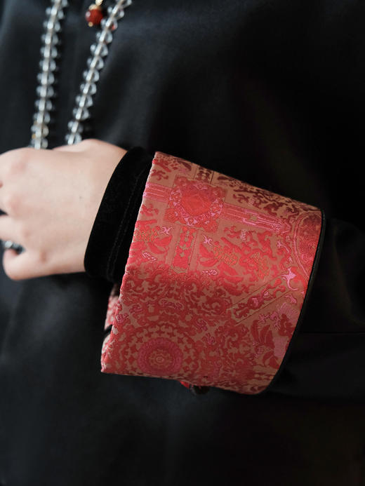 盛唐牡丹| 丝毛拼重缎宋锦袖外套（红色袖口） 商品图4