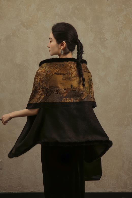 盛唐婧 | 轻奢非遗老缎苗绣披肩外套(售完不补) 商品图5