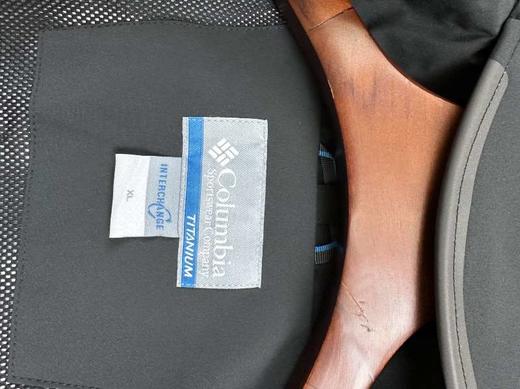 现货 哥伦比亚全压胶冲锋衣，只有十几件..面料很软 商品图6