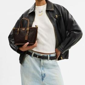 KC 品牌字母标识女士单肩斜挎手提包托特包CCD94