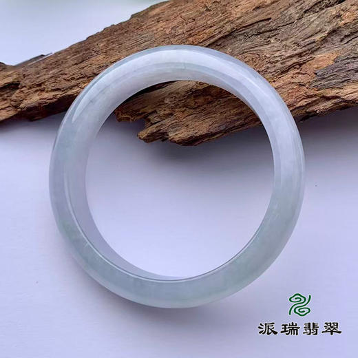 派瑞翡翠 翡翠手镯 糯冰种 浅绿色 商品图2