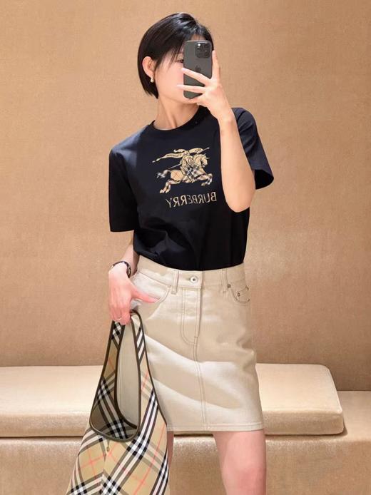 BUR新款渐变格纹战马印花T恤 黑白两个色 经典常规合身版型 男女同款 商品图3