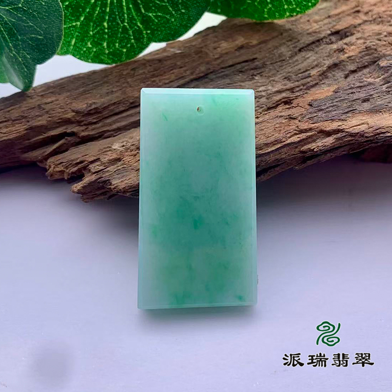 派瑞翡翠 翡翠挂件 糯种 绿色