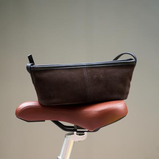 PRETTY RIVER翻毛皮腋下包 商品图1