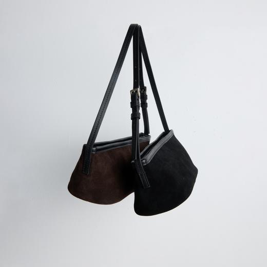 PRETTY RIVER翻毛皮腋下包 商品图0