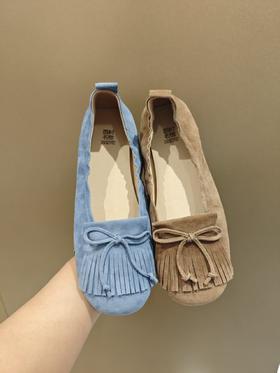 【绒面羊皮】西村名物2026年春季新款舒适平底软底软面流苏饰扣浅口单鞋豆豆鞋X26AE17011