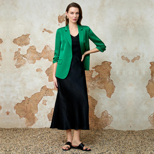 EITIE爱特爱气质单扣中袖薄款缎面高级西装外套夏季新款8203905 商品图3