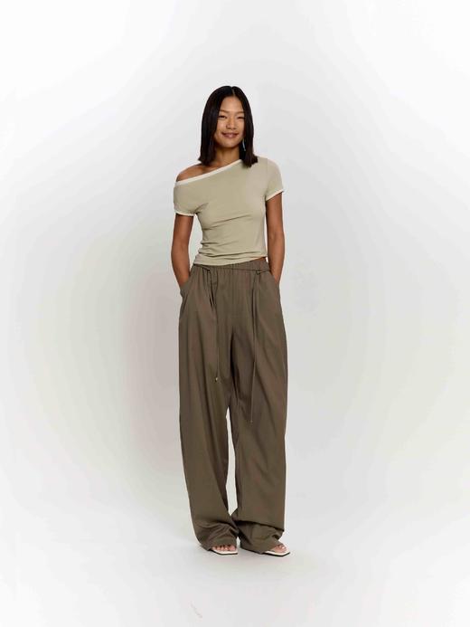 斜肩撞色领T恤 商品图0