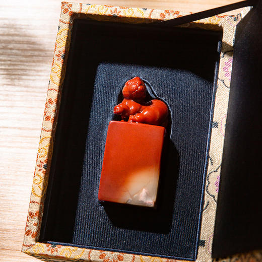 寿山石高山老料雕“玉兔”方章 商品图2