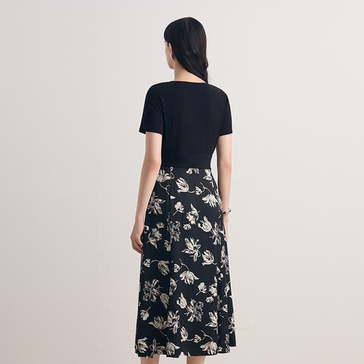 EITIE爱特爱法式优雅气质印花V领修身显瘦连衣裙2026夏新款8607314 商品图4