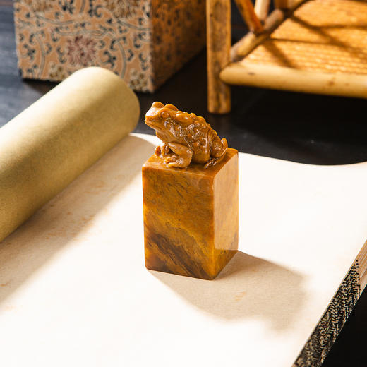 巴林黄冻老料雕“金蟾”方章 商品图0