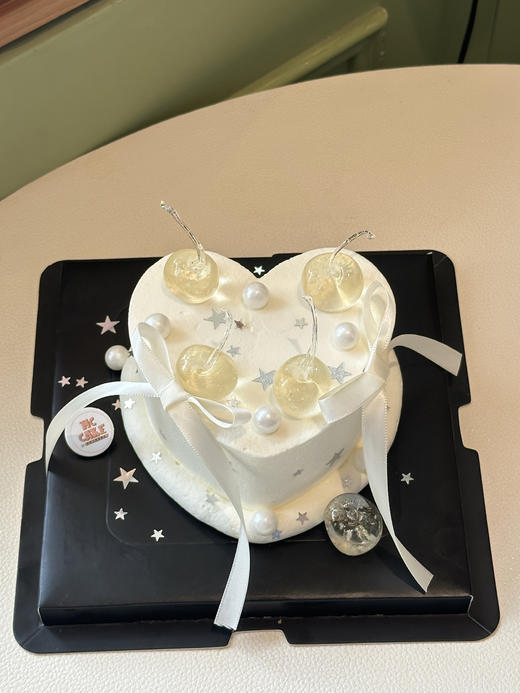 爱心桃水晶樱桃装饰蛋糕 商品图1