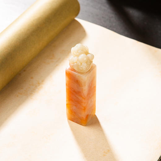 寿山石芙蓉老料雕“狮子戏球”方章 商品图9