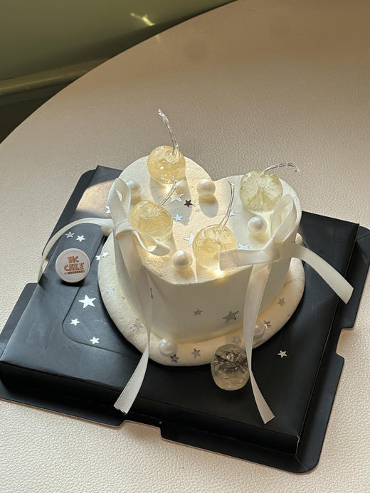 爱心桃水晶樱桃装饰蛋糕 商品图0